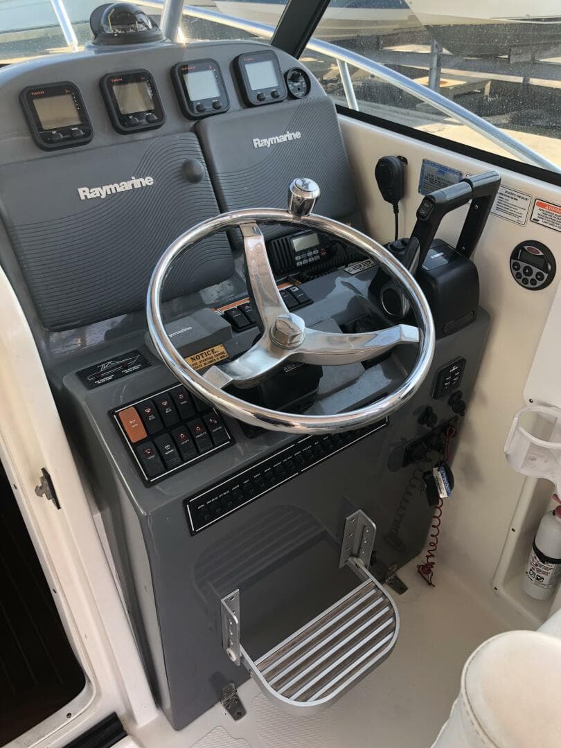 2007 Pursuit 335 Offshore — photo 18