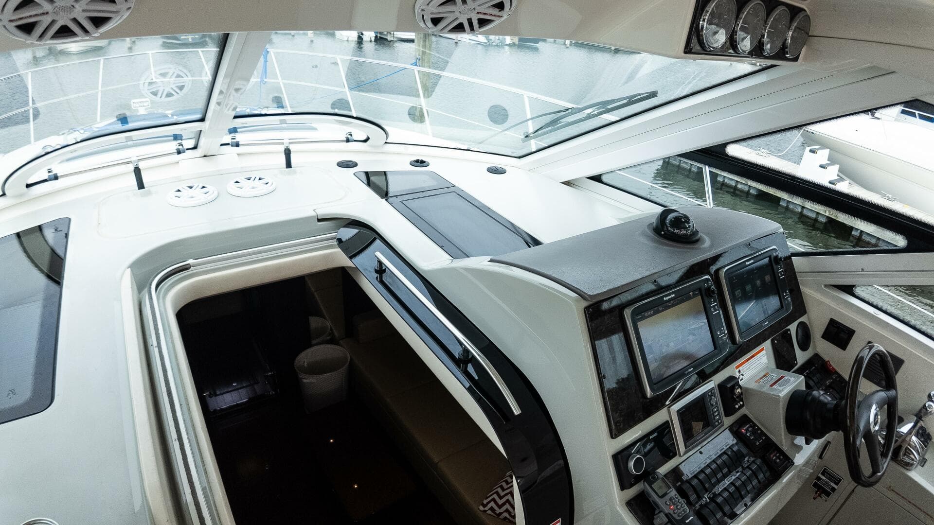 2009 Sea Ray 470 Sundancer — photo 24