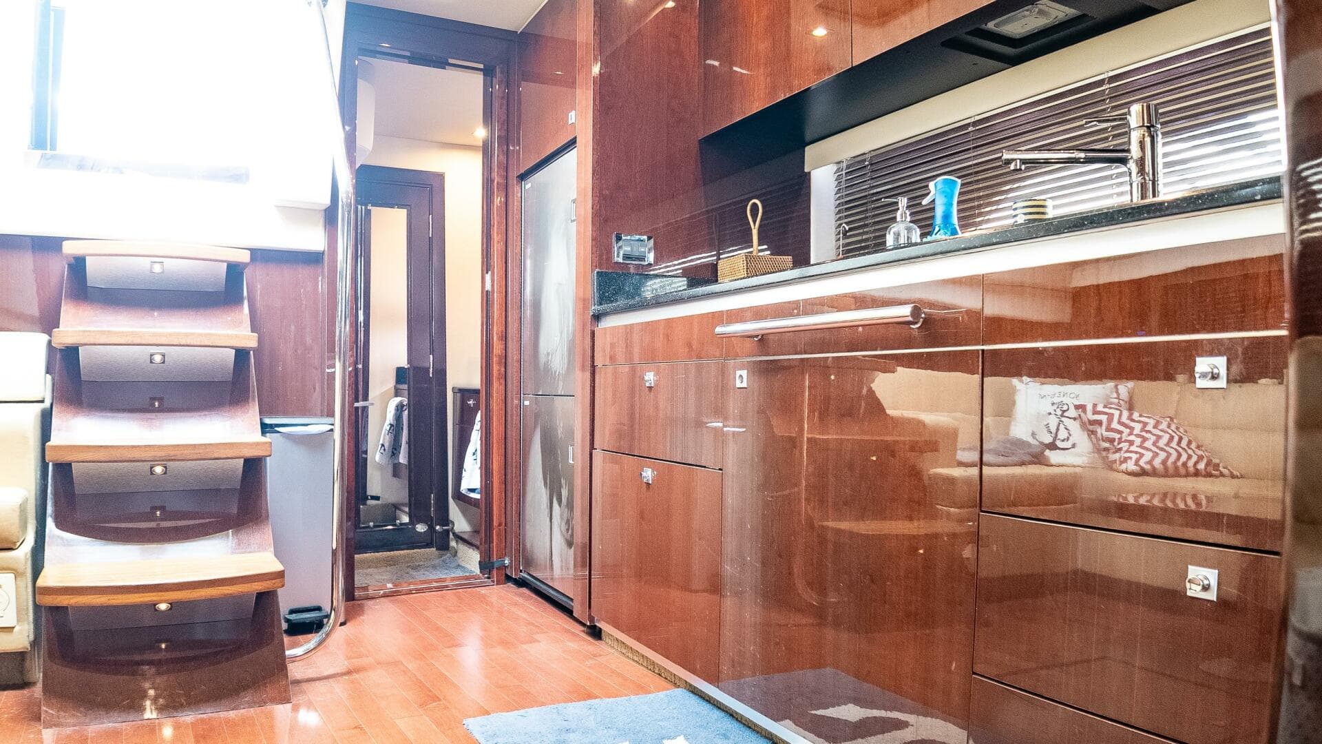 2009 Sea Ray 470 Sundancer — photo 34