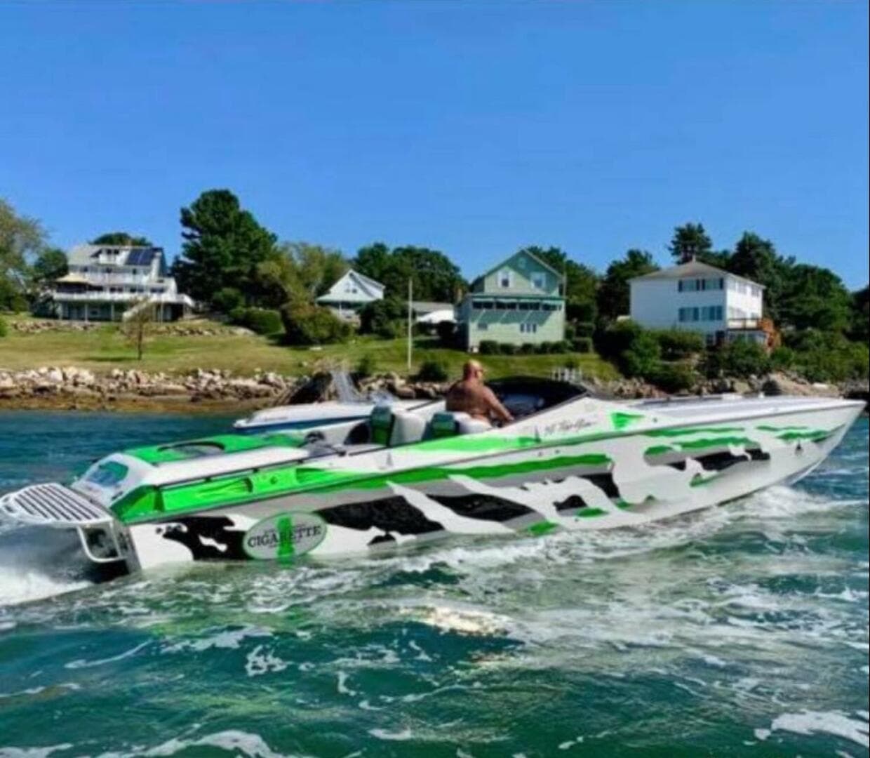 2002 Cigarette Top Gun — photo 1