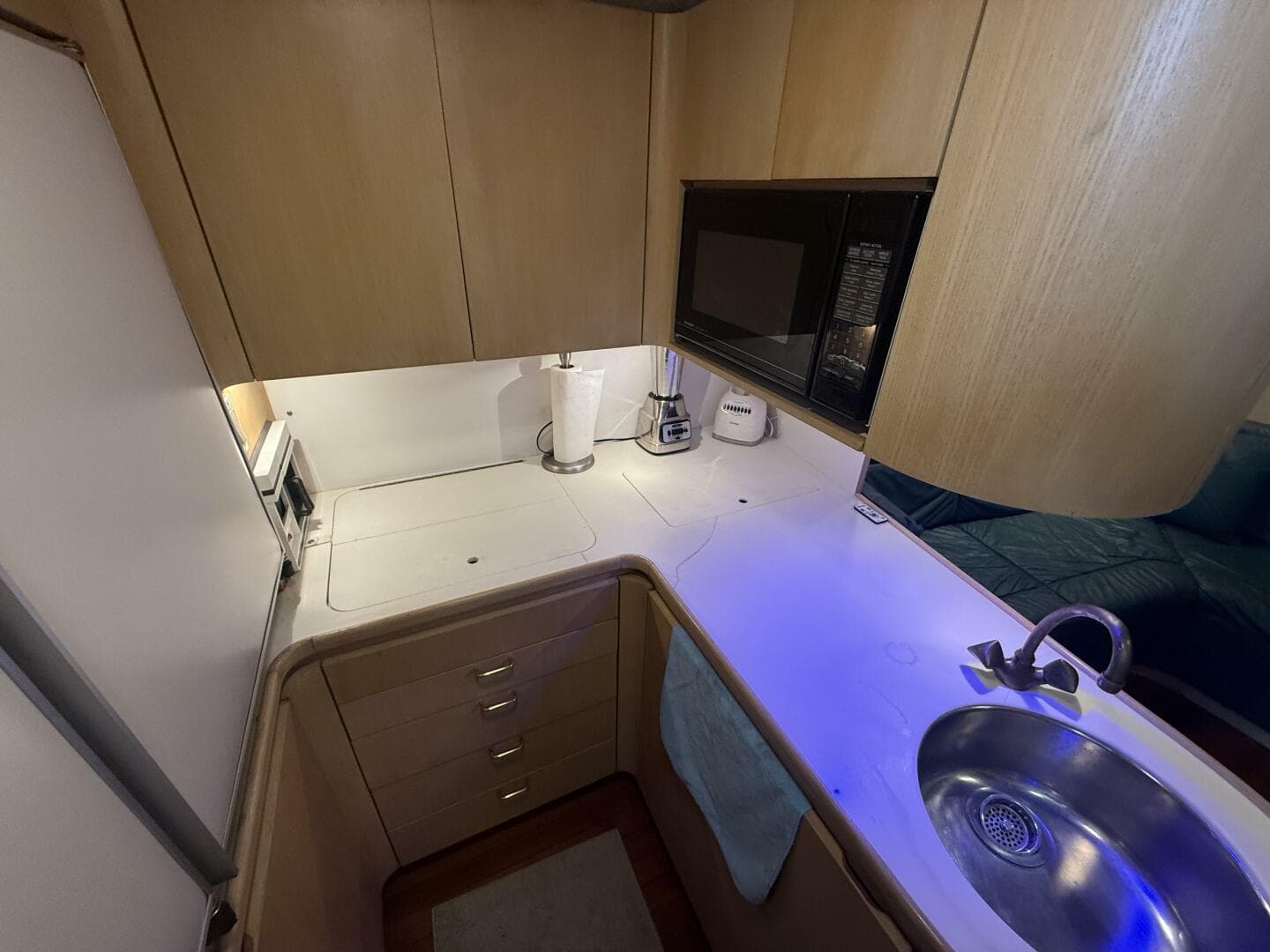 1991 Tiara Yachts 43 Open — photo 30