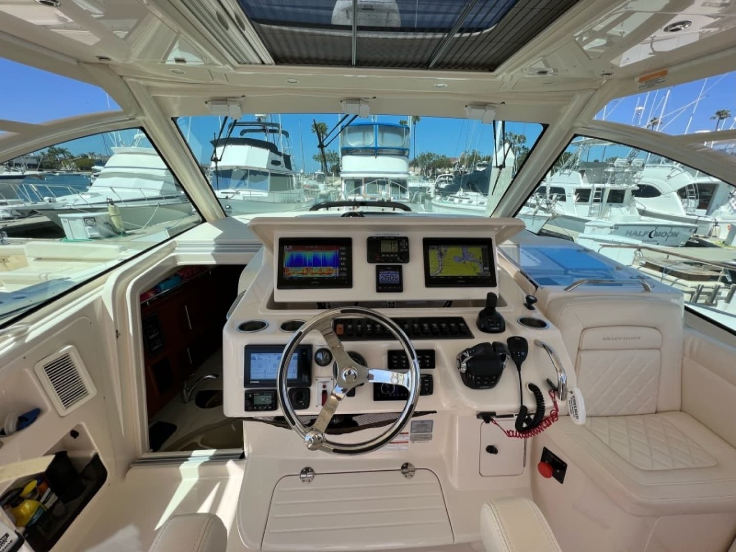 2019 Grady-White 37 Express — photo 2
