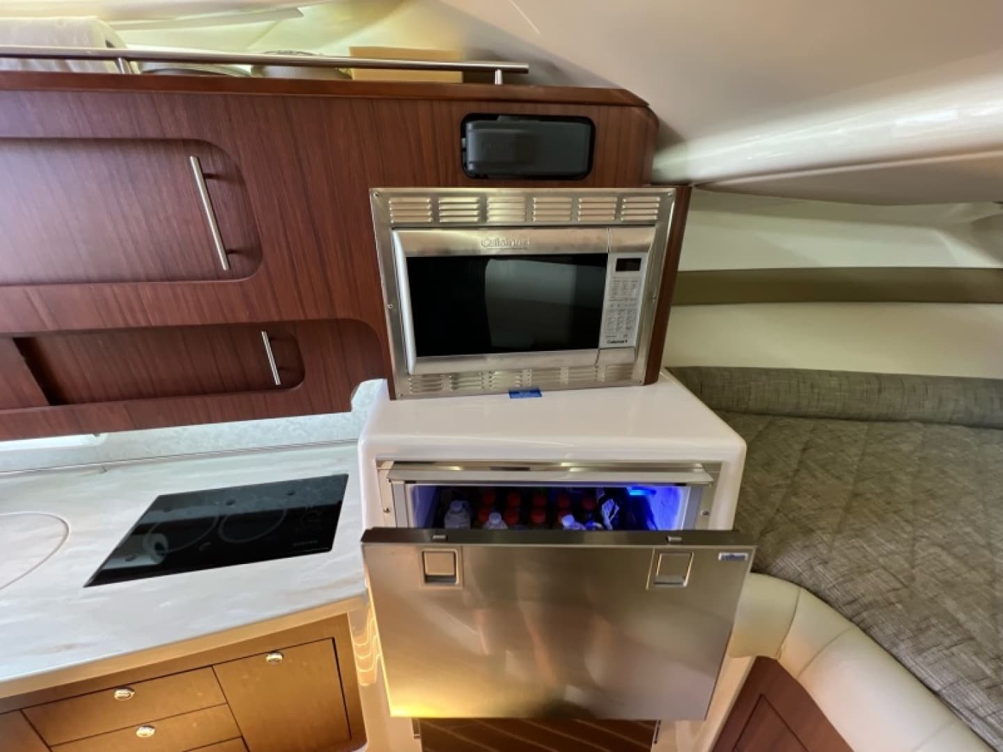 2019 Grady-White 37 Express — photo 8