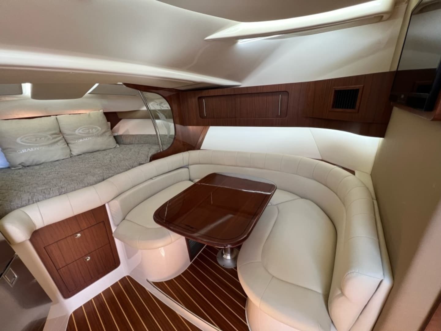 2019 Grady-White 37 Express — photo 3