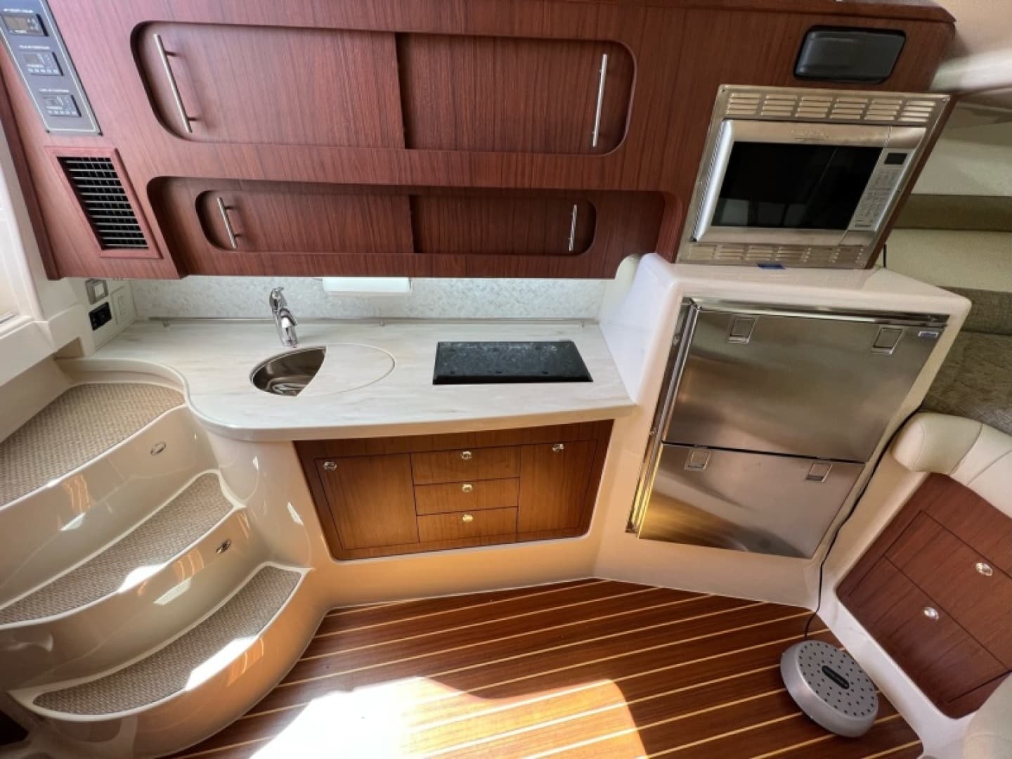 2019 Grady-White 37 Express — photo 5
