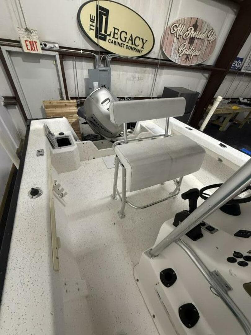 2002 Key Largo 2100 CC — photo 7