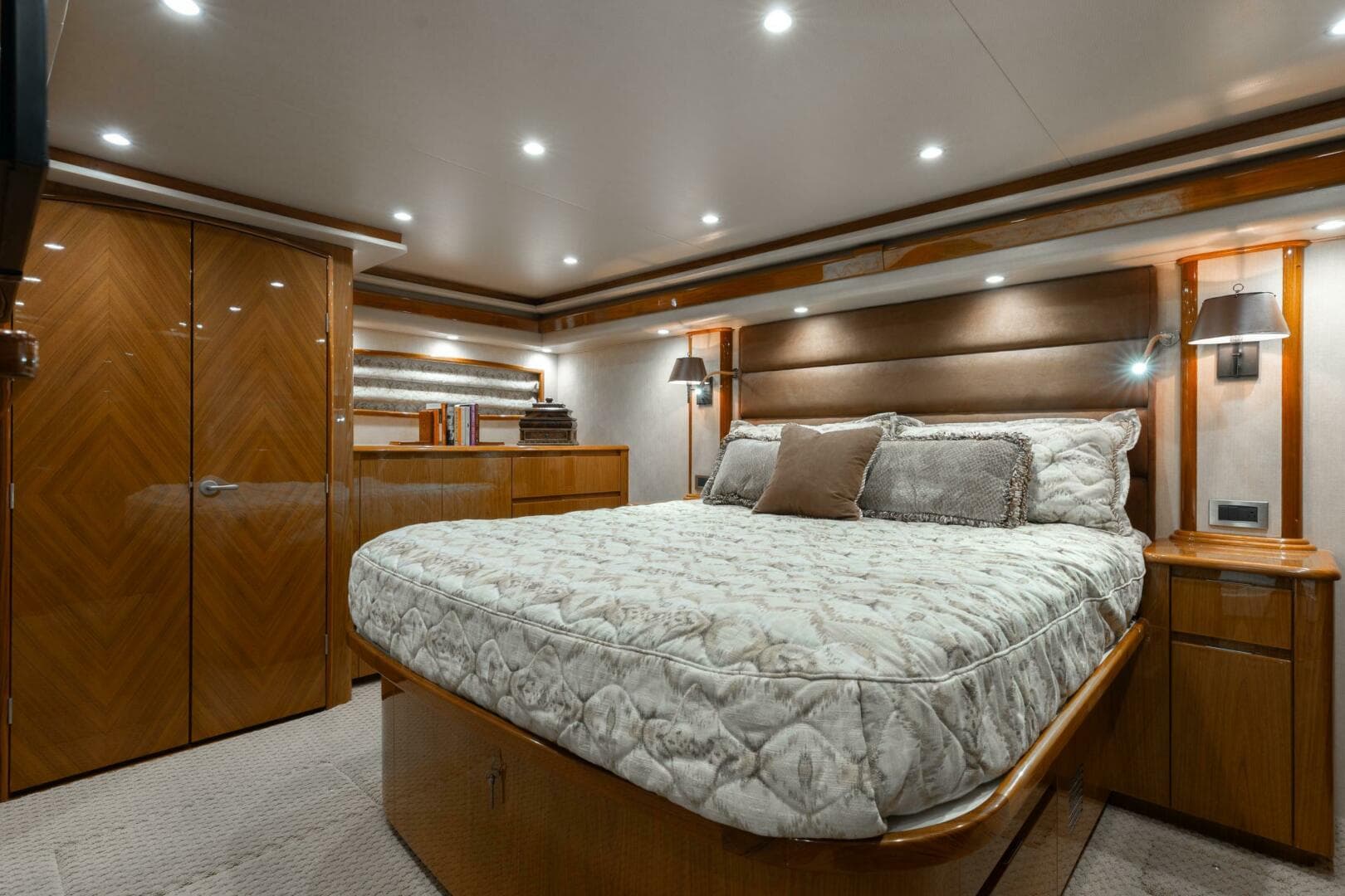 2012 Viking 76 Enclosed Flybridge — photo 21
