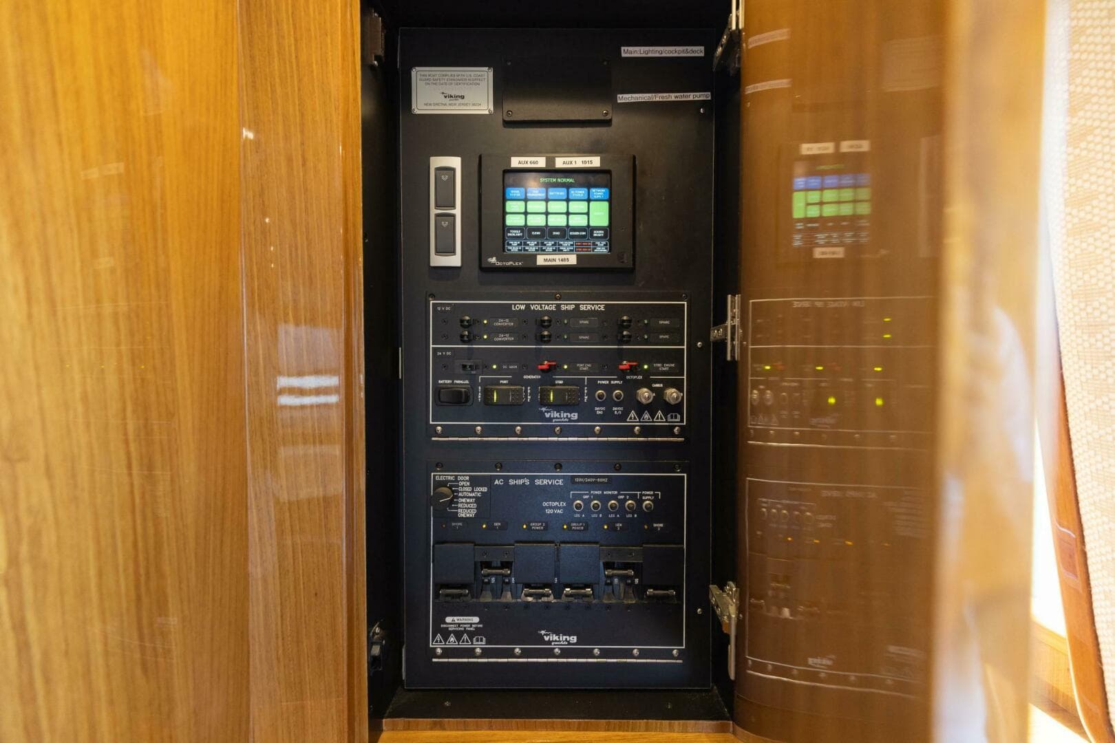 2012 Viking 76 Enclosed Flybridge — photo 25