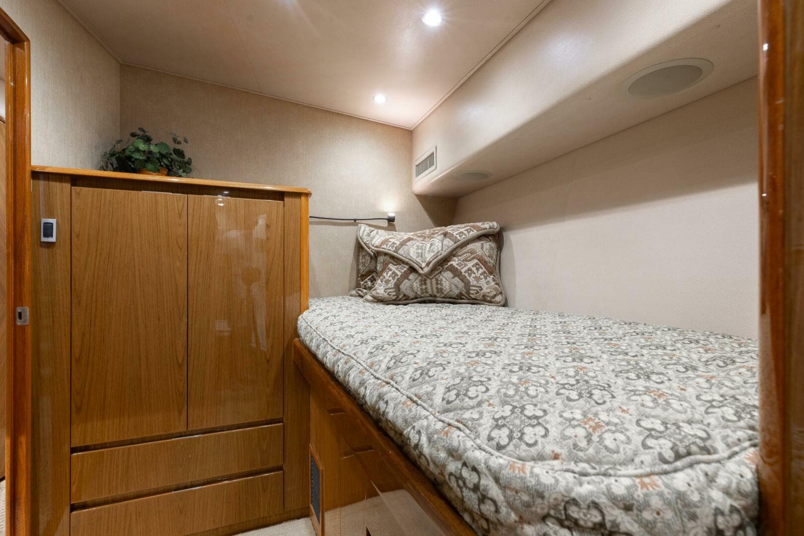 2012 Viking 76 Enclosed Flybridge — photo 27