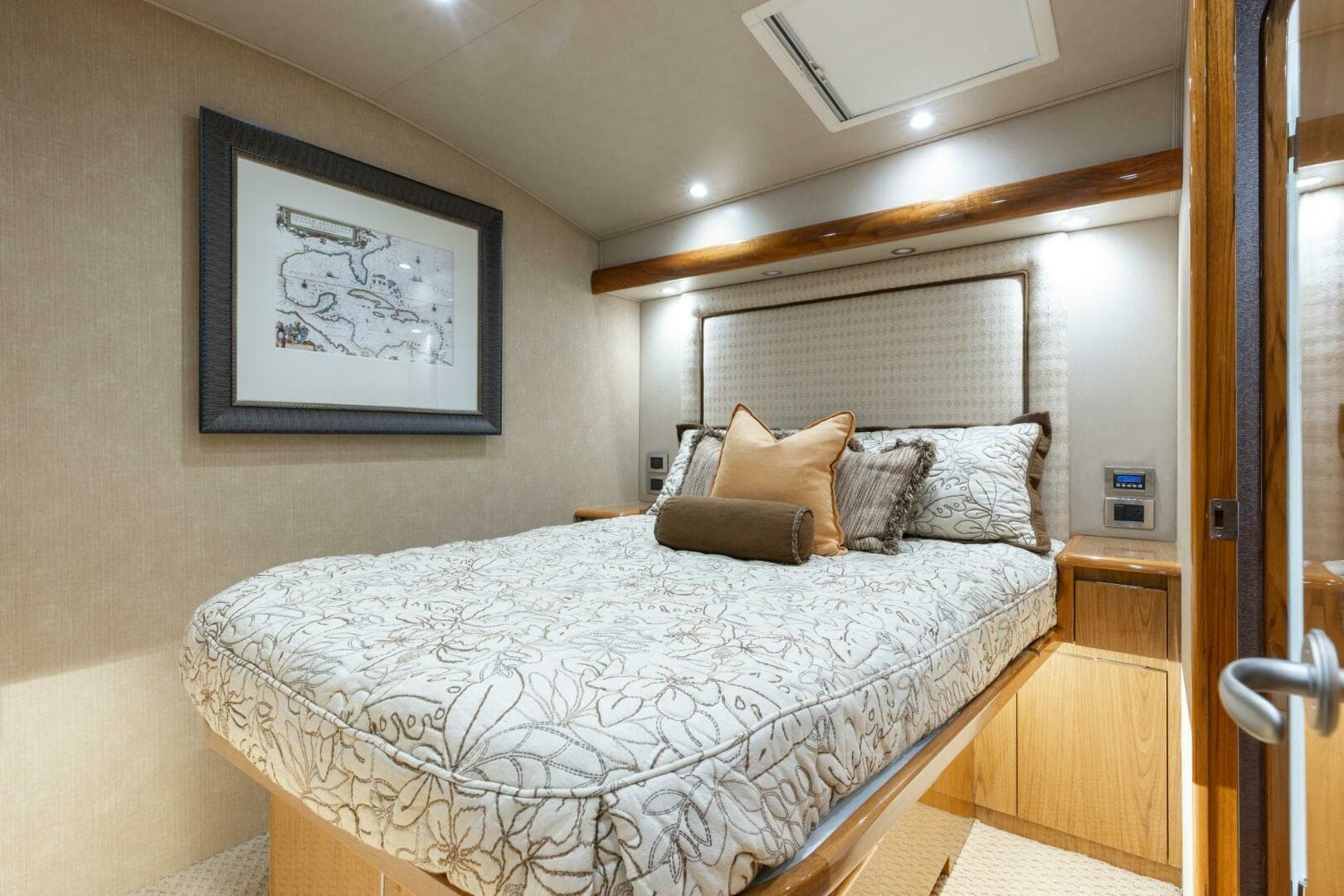 2012 Viking 76 Enclosed Flybridge — photo 18