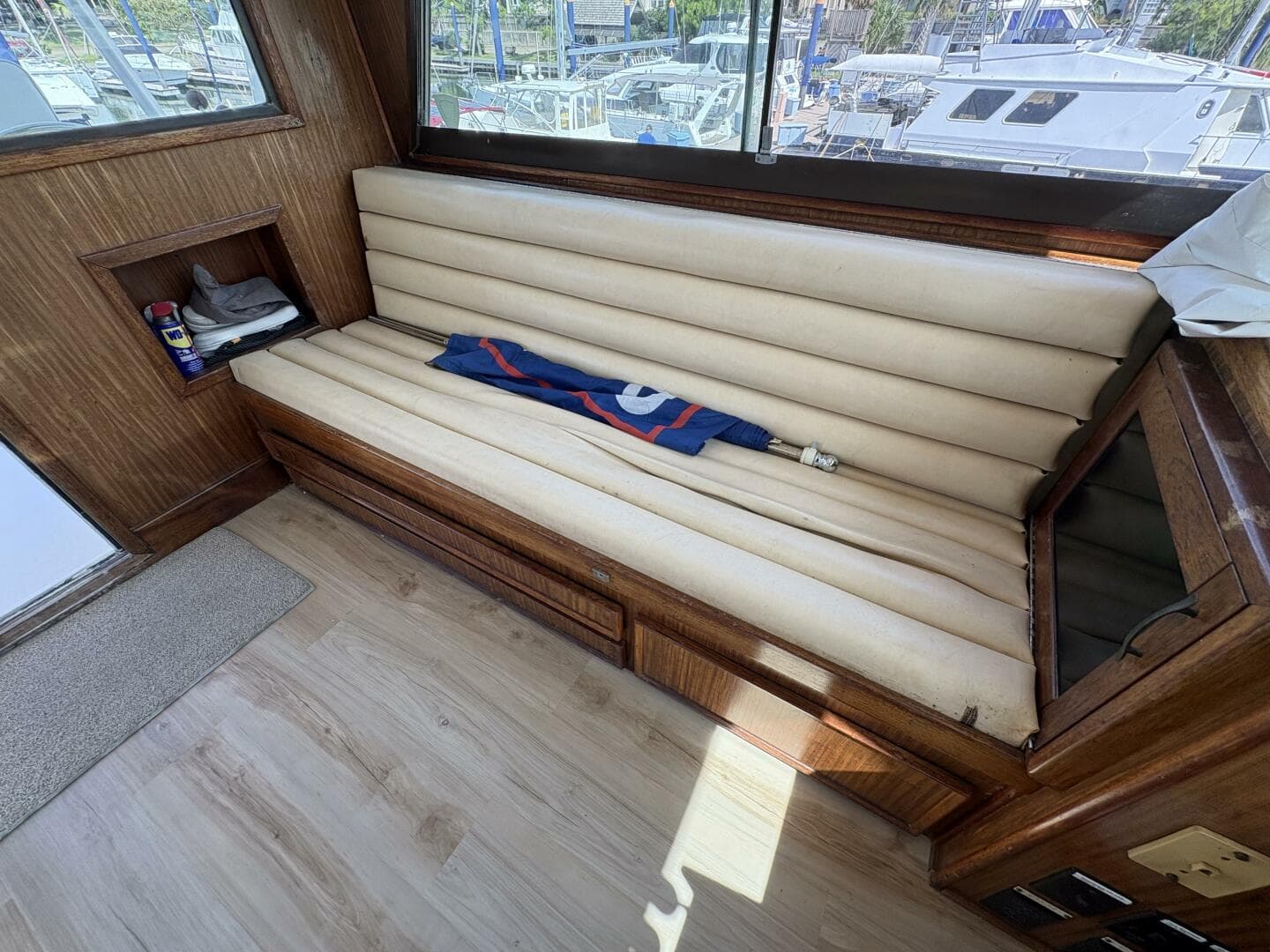 1985 Hatteras 60 Enclosed Bridge — photo 32