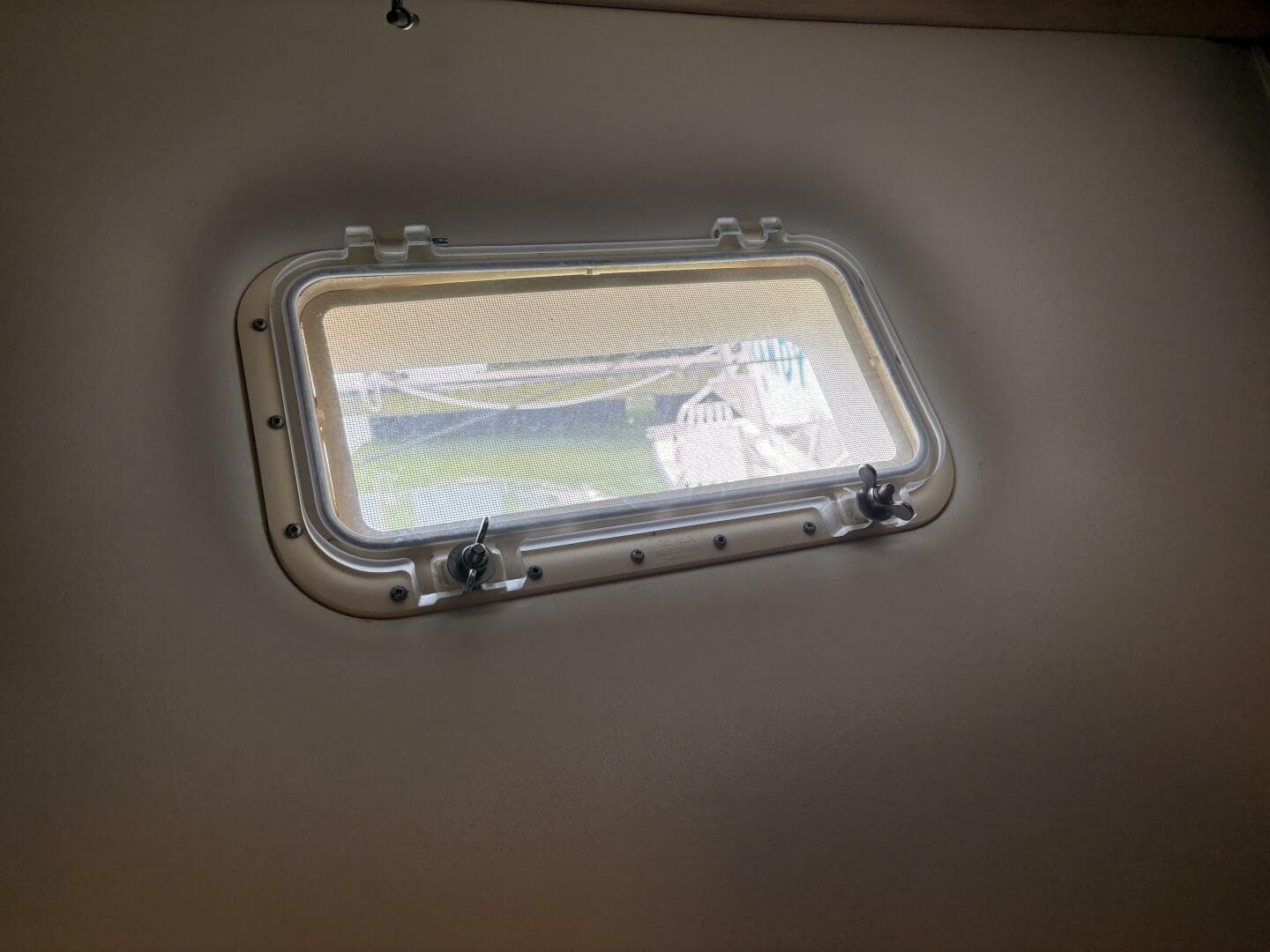 1985 Hatteras 60 Enclosed Bridge — photo 28