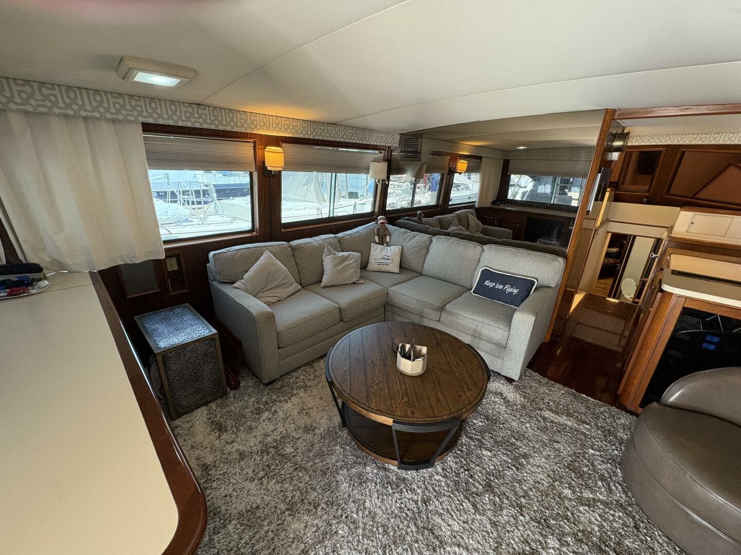 1985 Hatteras 60 Enclosed Bridge — photo 2