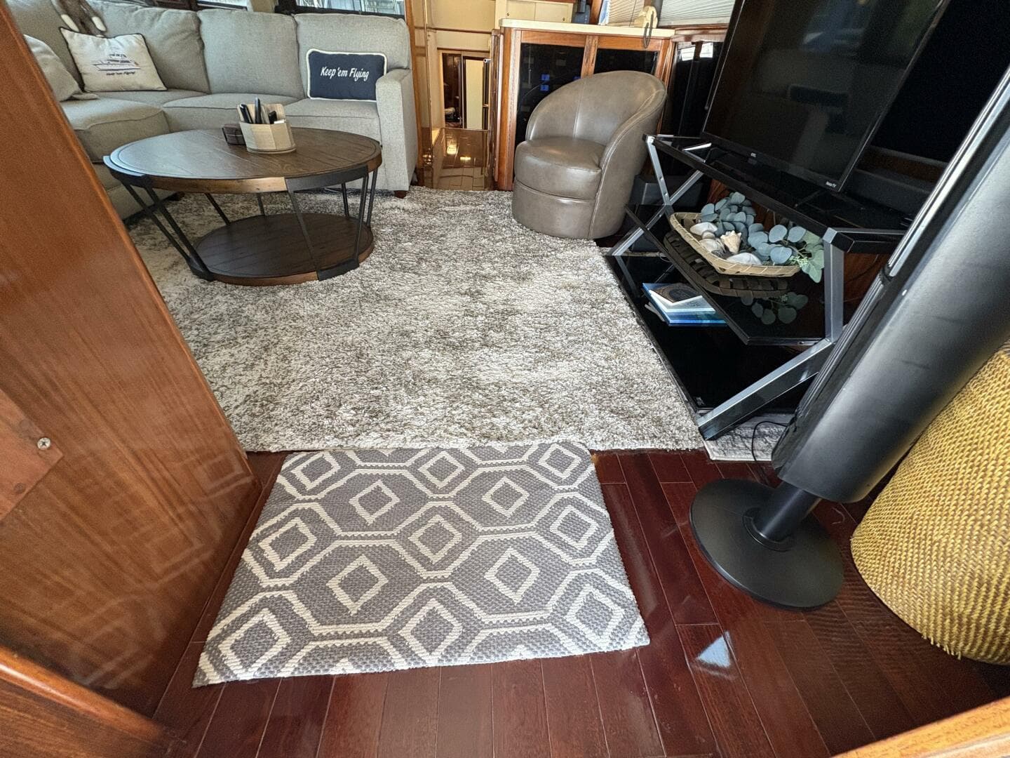 1985 Hatteras 60 Enclosed Bridge — photo 8