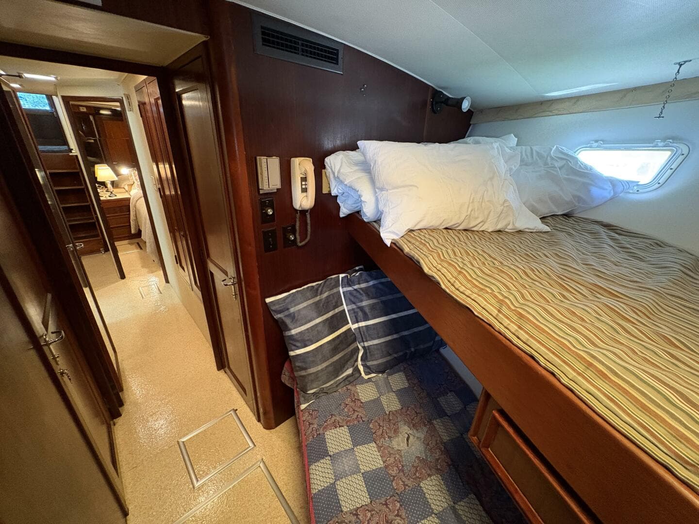 1985 Hatteras 60 Enclosed Bridge — photo 22