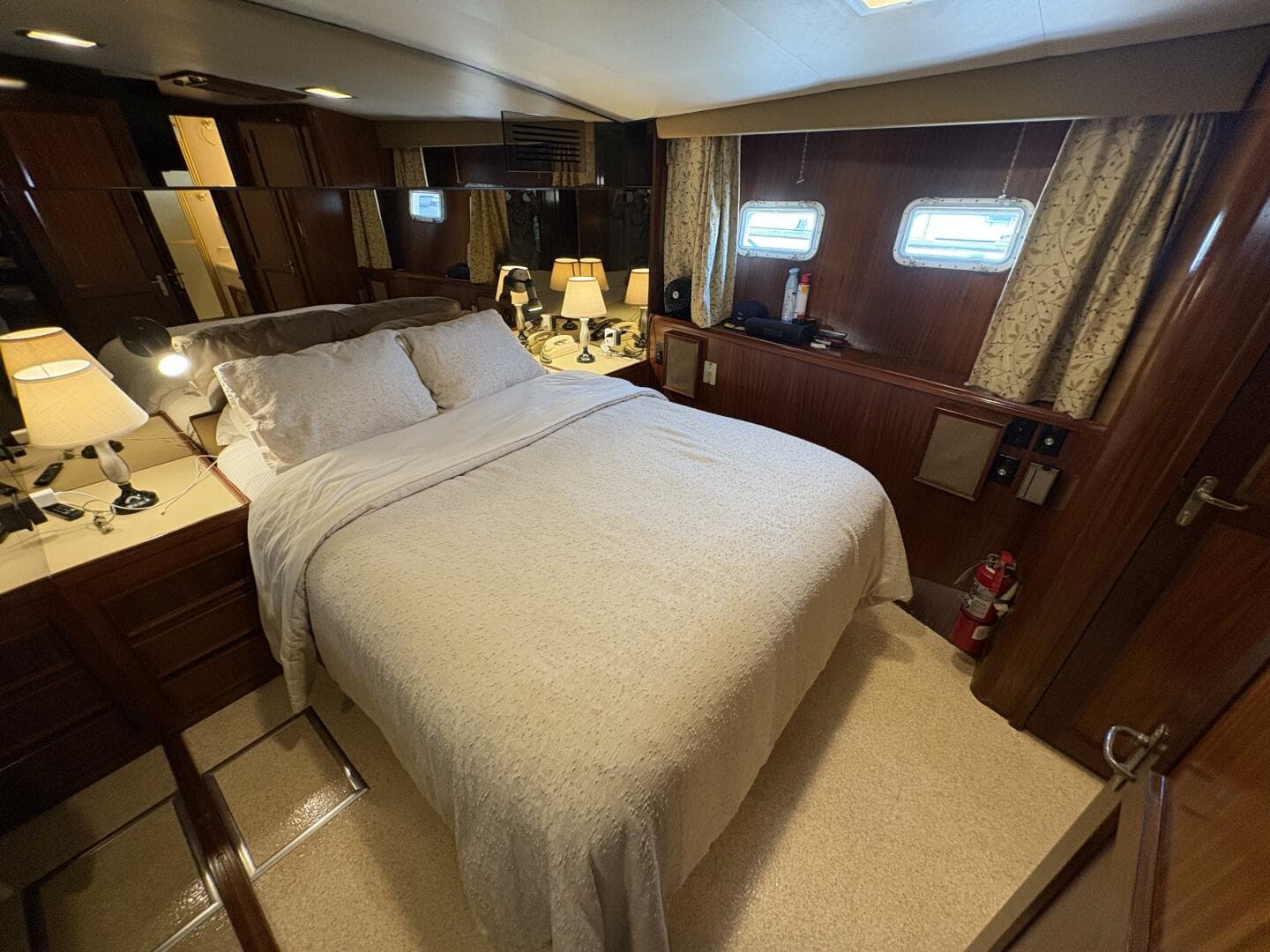 1985 Hatteras 60 Enclosed Bridge — photo 25