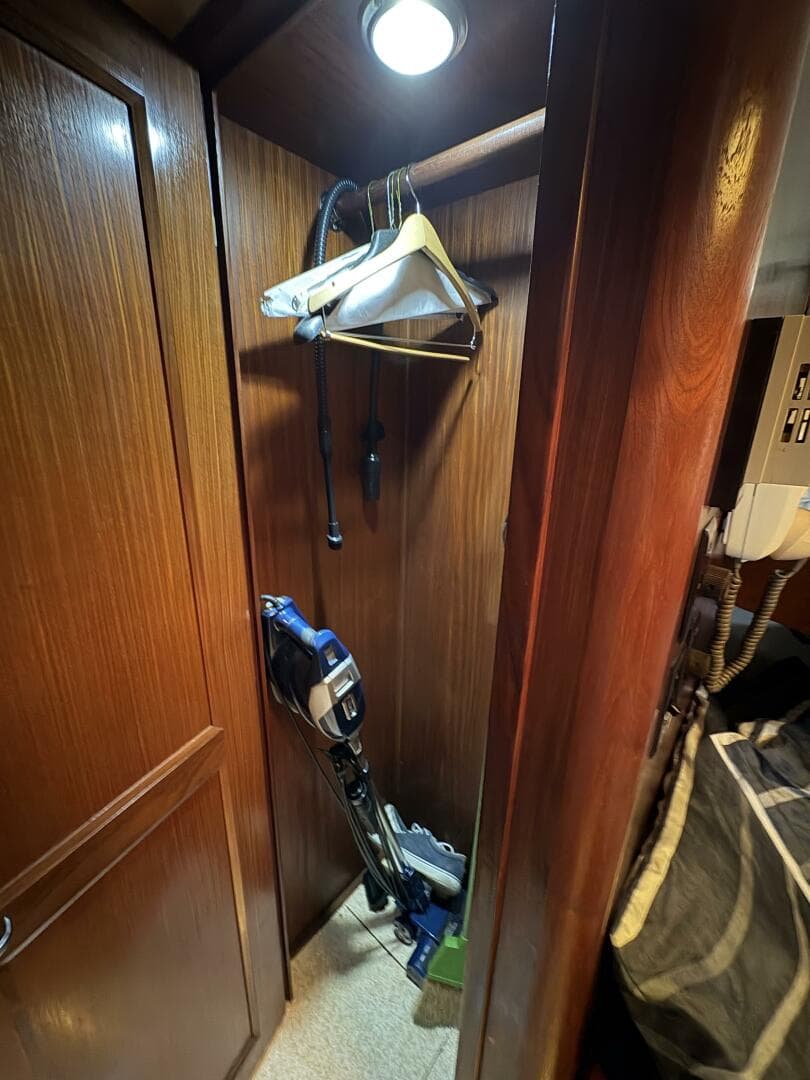 1985 Hatteras 60 Enclosed Bridge — photo 23