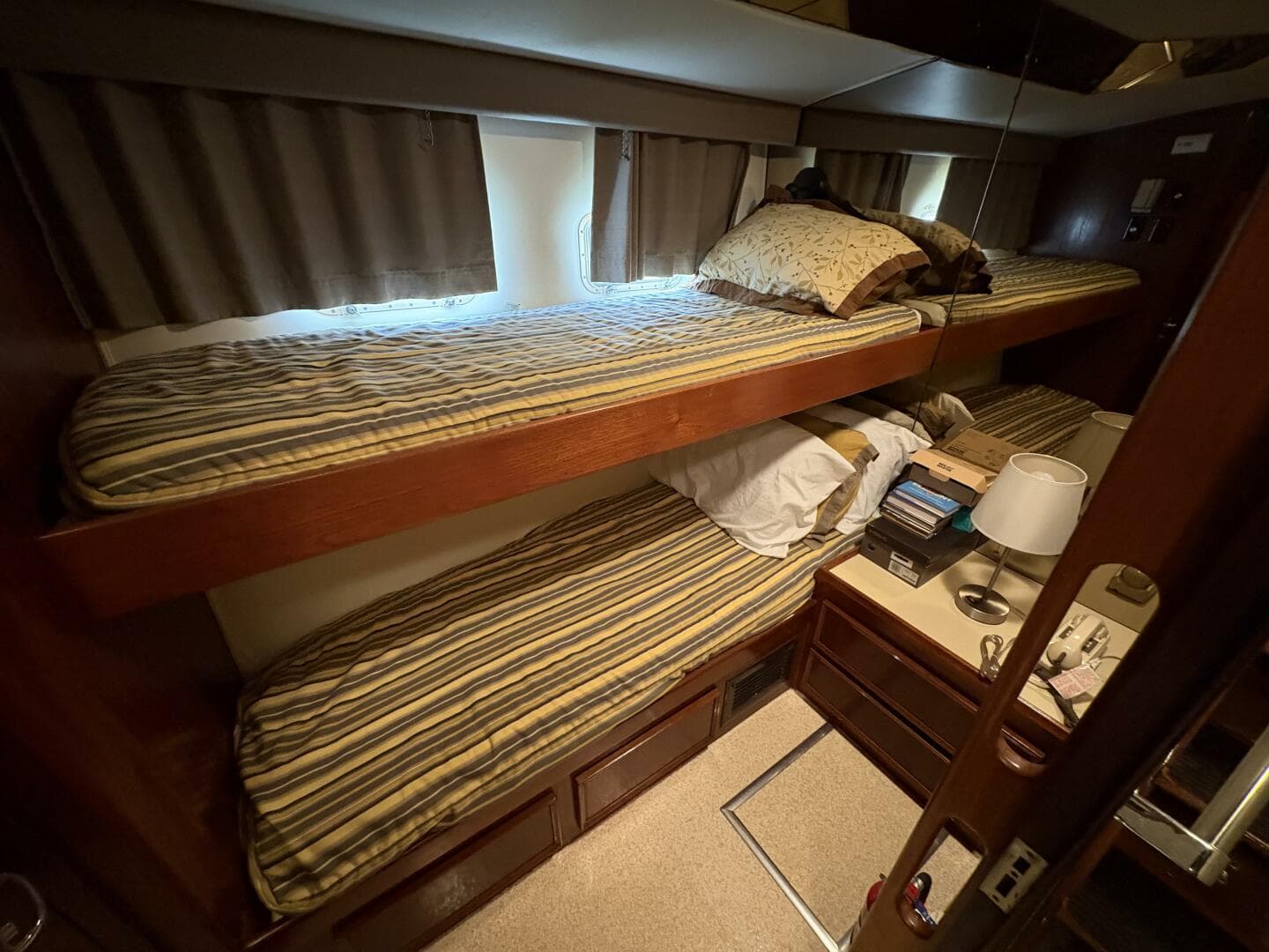 1985 Hatteras 60 Enclosed Bridge — photo 17