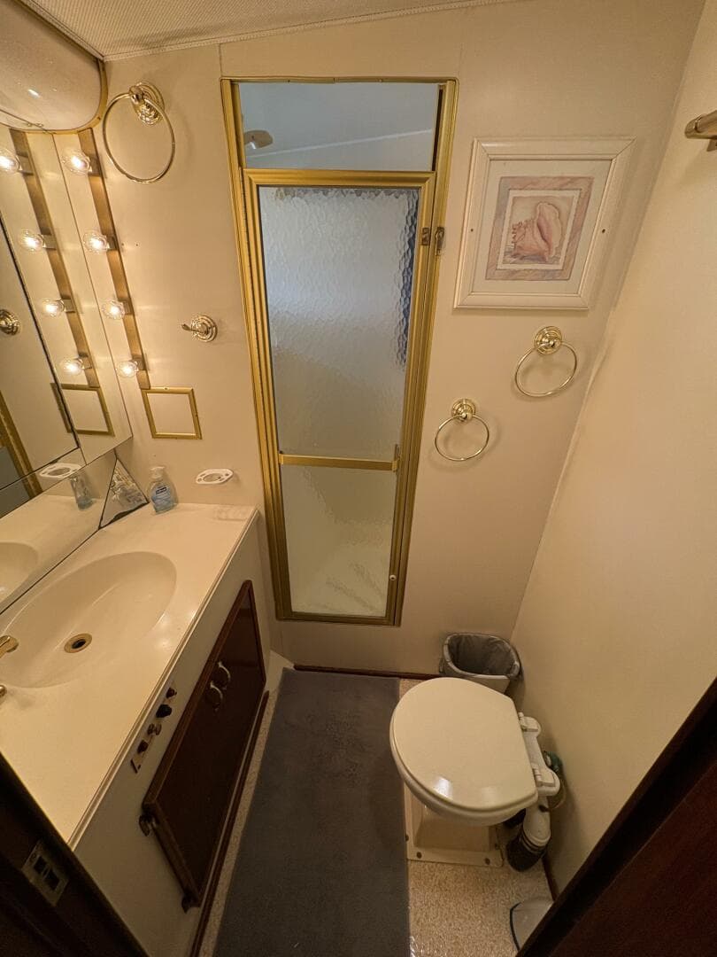 1985 Hatteras 60 Enclosed Bridge — photo 27