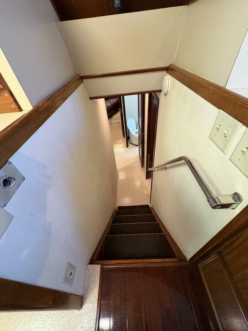 1985 Hatteras 60 Enclosed Bridge — photo 16