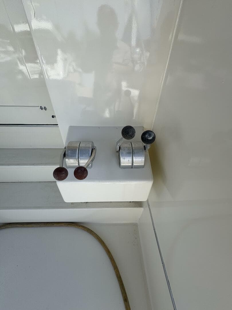 1985 Hatteras 60 Enclosed Bridge — photo 37