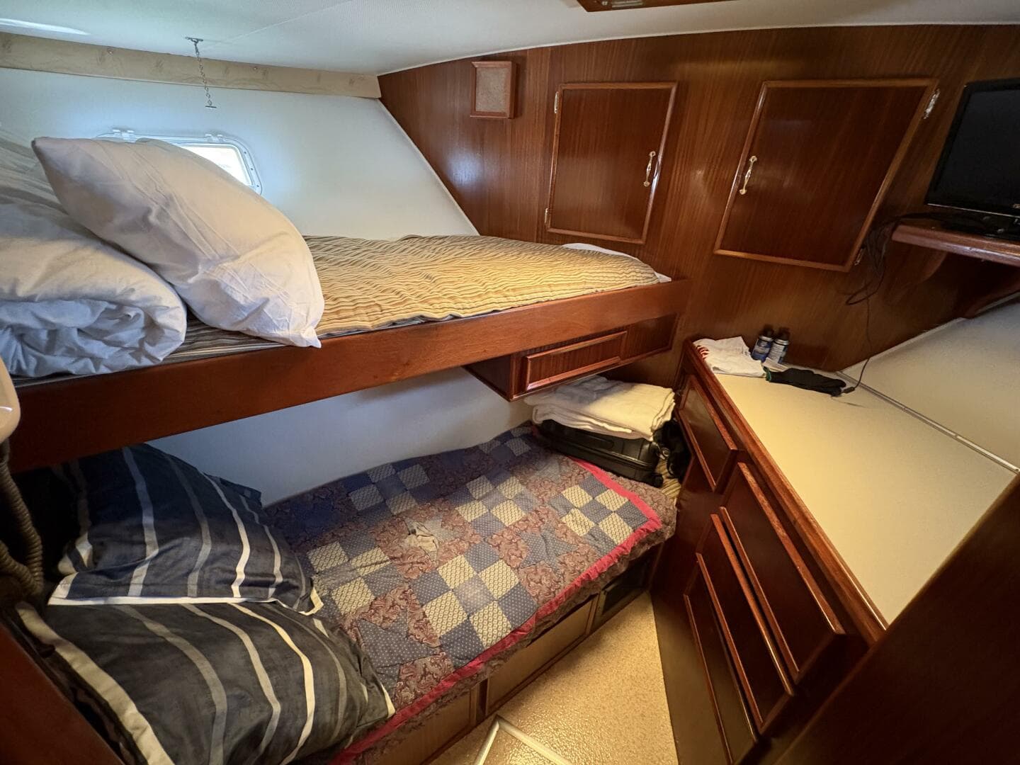 1985 Hatteras 60 Enclosed Bridge — photo 19