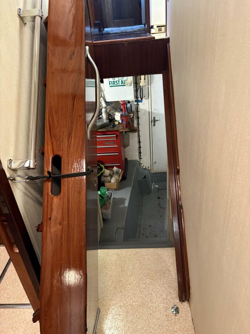 1985 Hatteras 60 Enclosed Bridge — photo 29