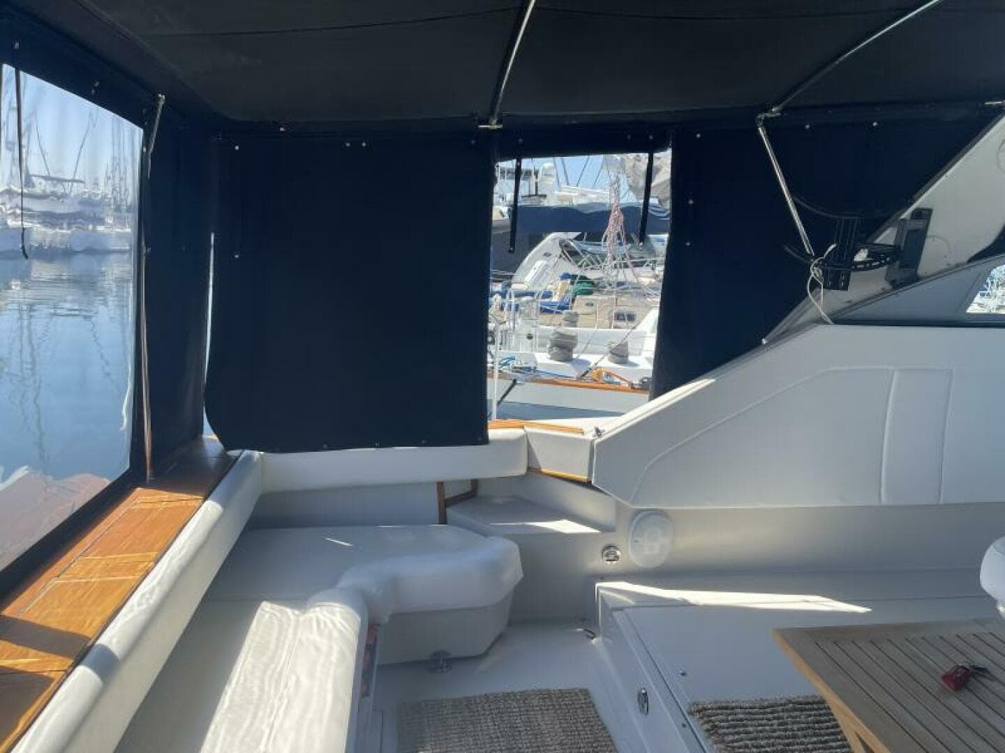 1985 Sea Ray 460 Express Cruiser — photo 7