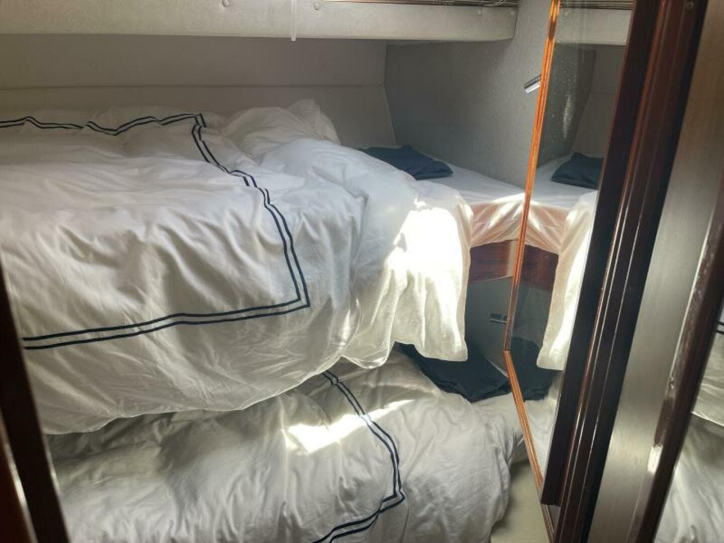 1985 Sea Ray 460 Express Cruiser — photo 20