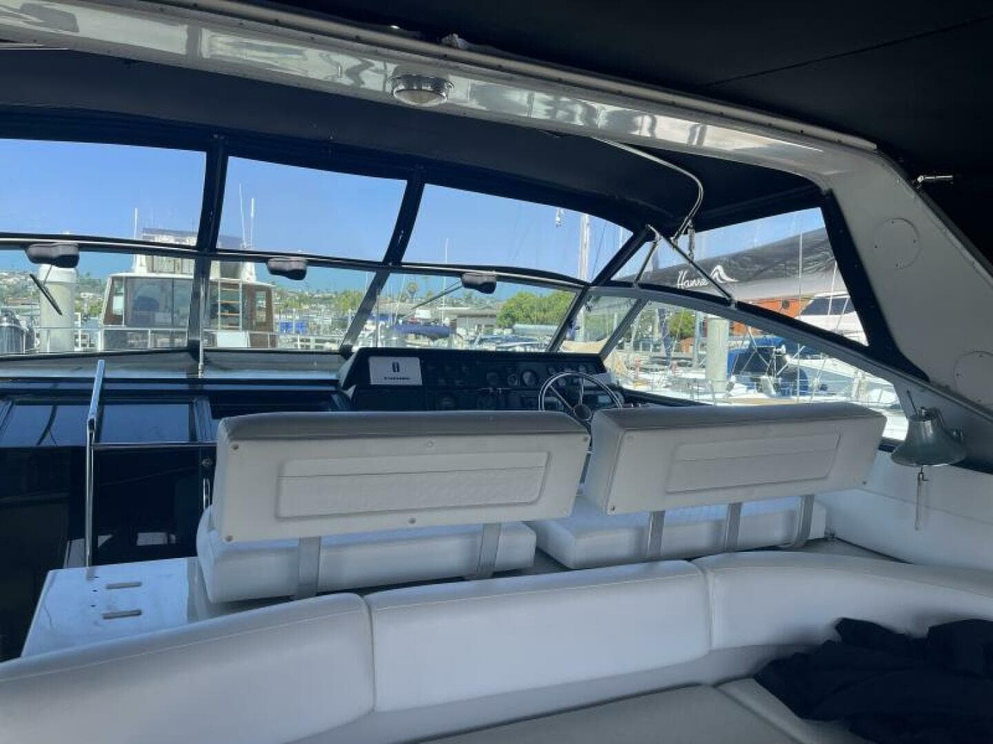 1985 Sea Ray 460 Express Cruiser — photo 9