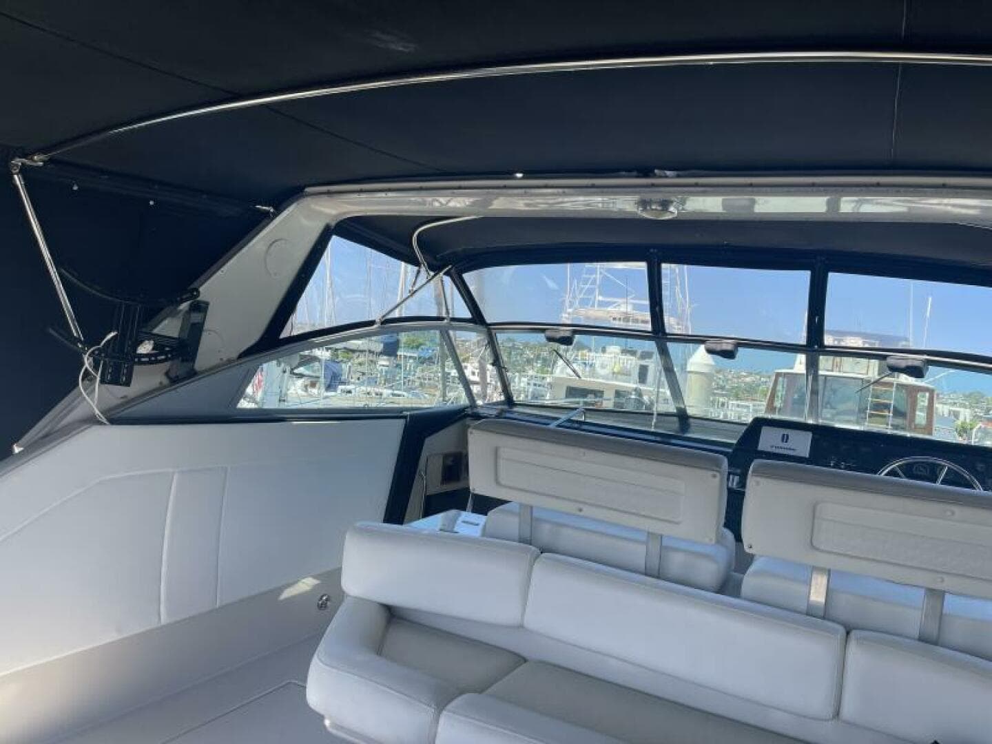 1985 Sea Ray 460 Express Cruiser — photo 8