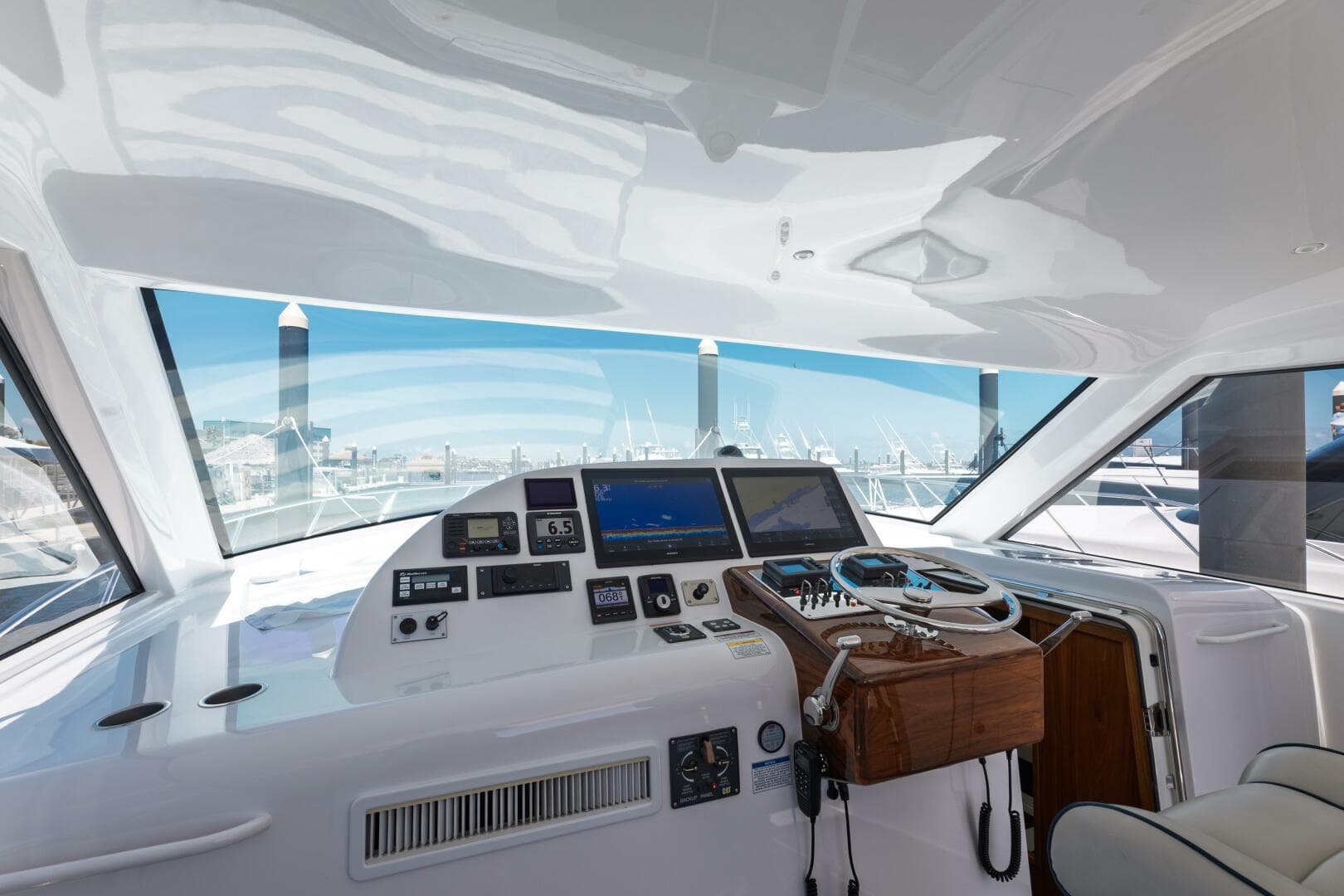 2018 Hatteras GT 45 X Flybridge — photo 19