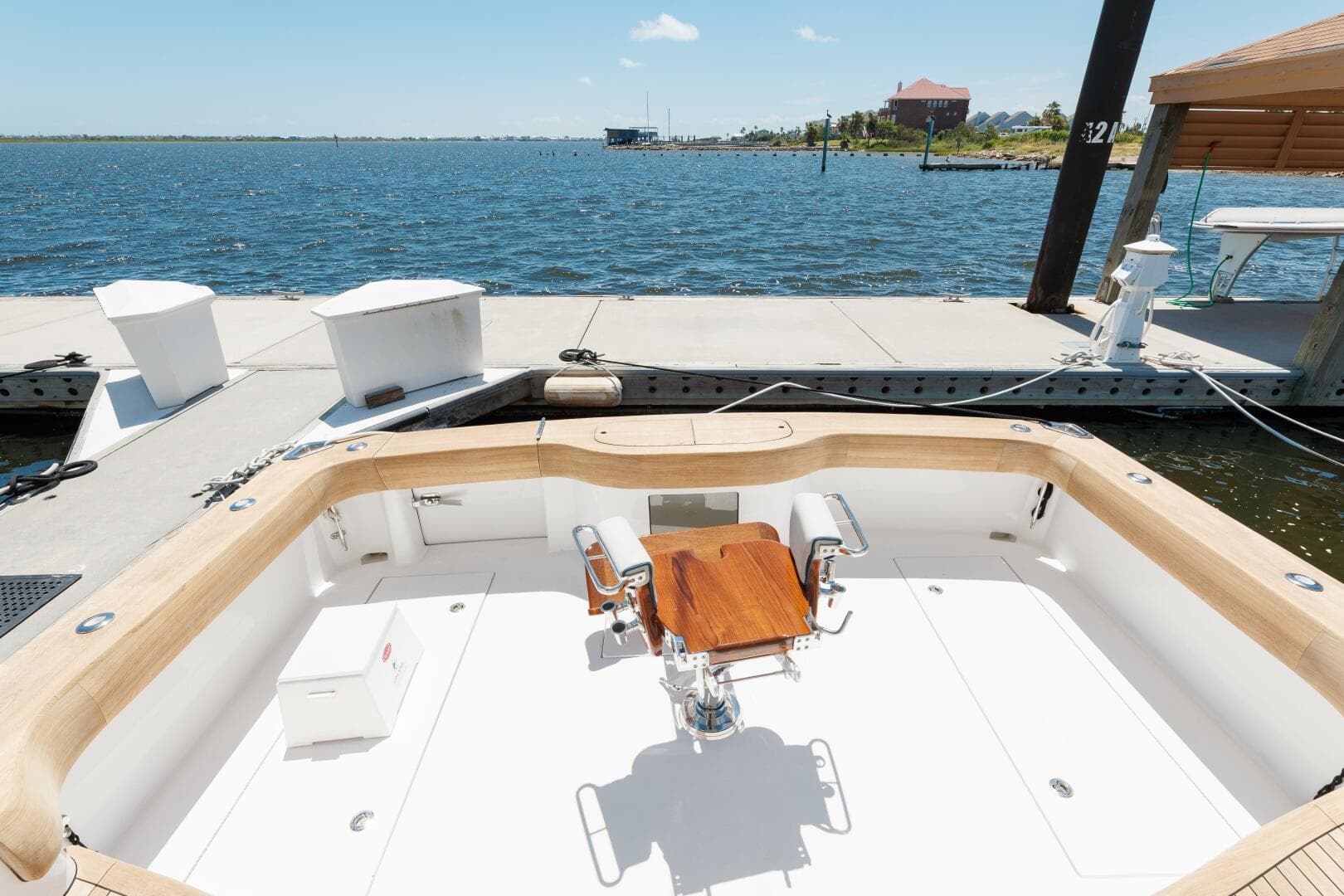 2018 Hatteras GT 45 X Flybridge — photo 32