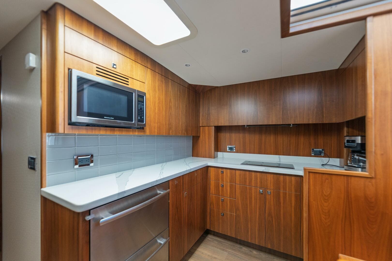 2018 Hatteras GT 45 X Flybridge — photo 5