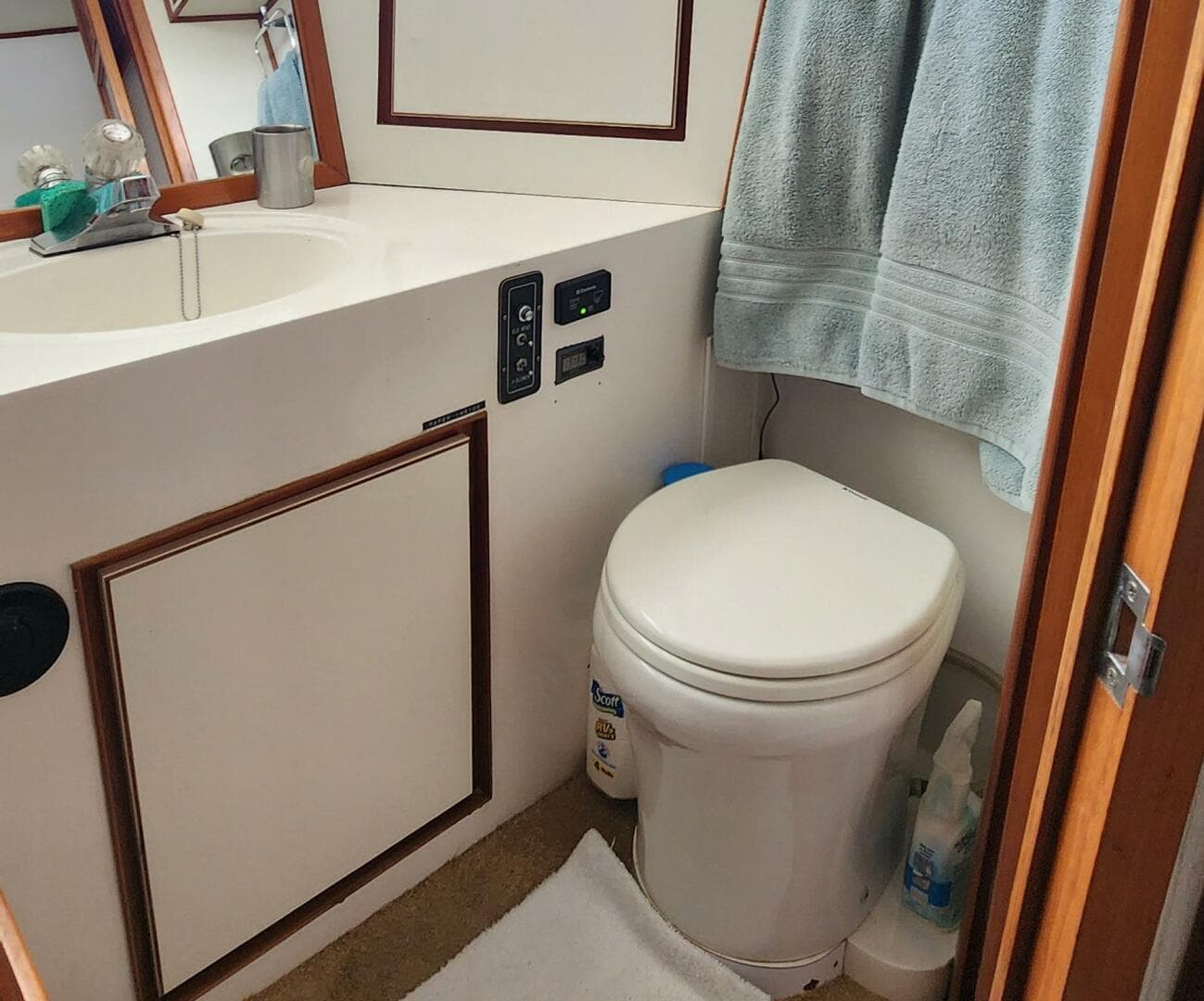 1988 Vantare 44 Aft Cabin — photo 21