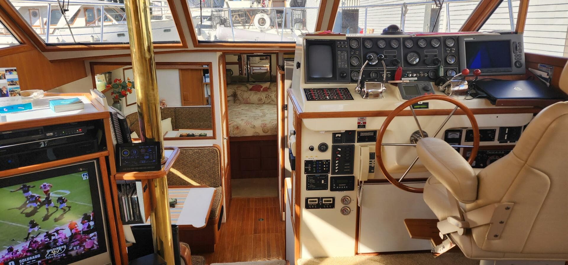 1988 Vantare 44 Aft Cabin — photo 10