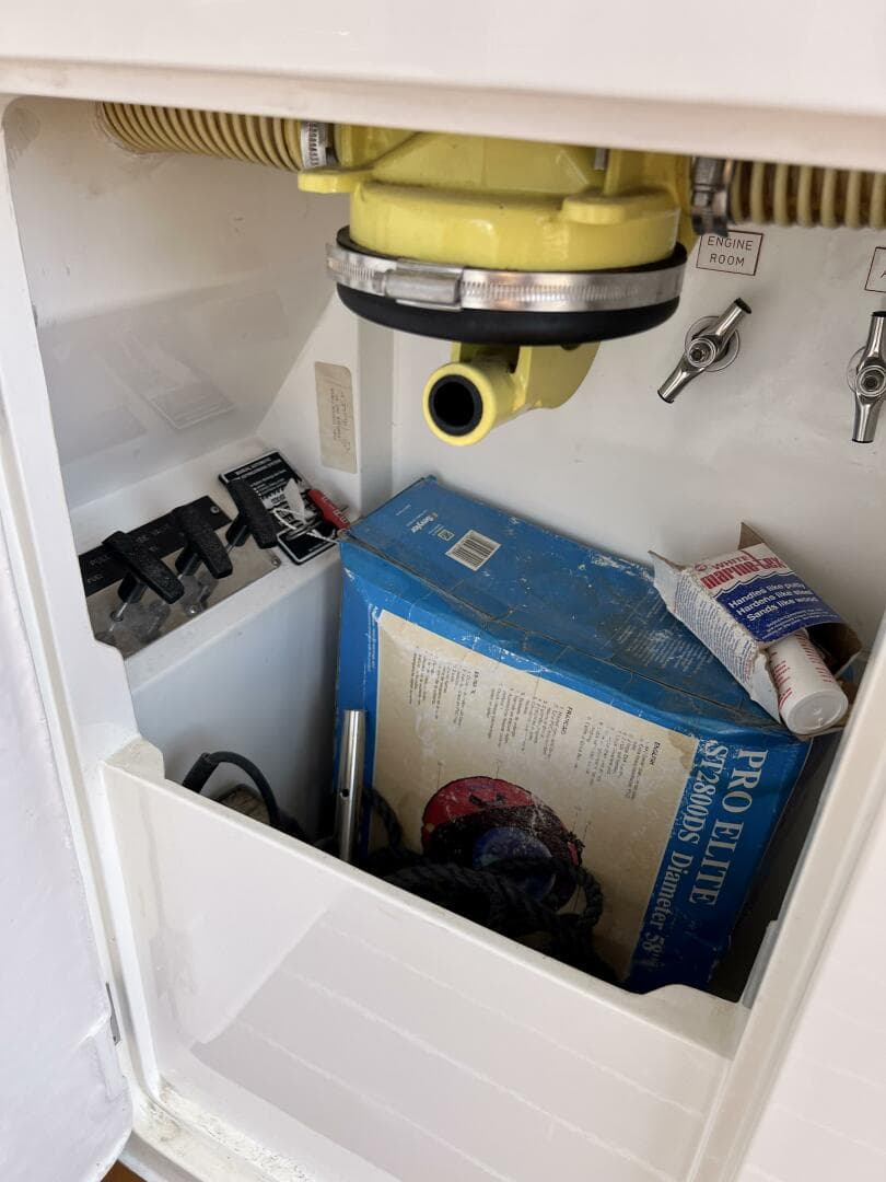 2000 Viking Princess 52 Flybridge — photo 30