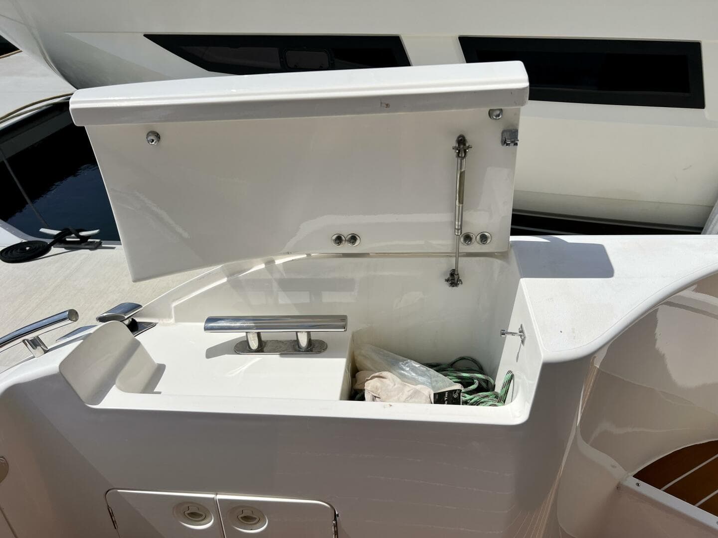 2000 Viking Princess 52 Flybridge — photo 34