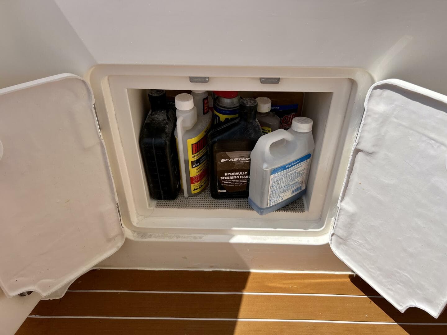 2000 Viking Princess 52 Flybridge — photo 33