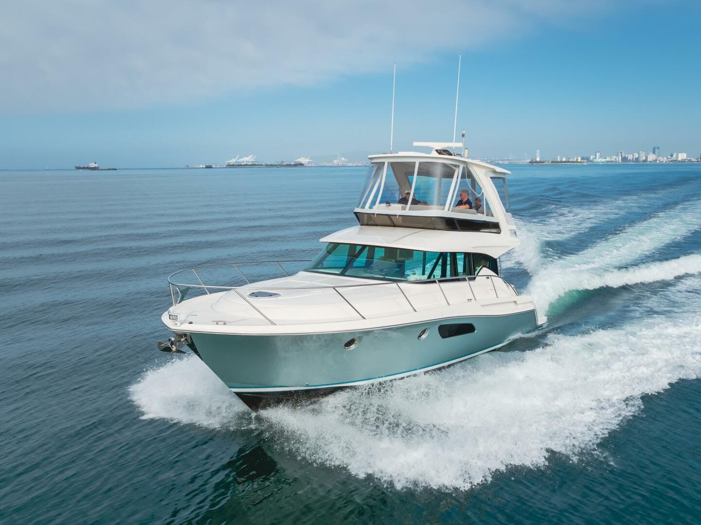 2018 Tiara Yachts F44 Flybridge — photo 39