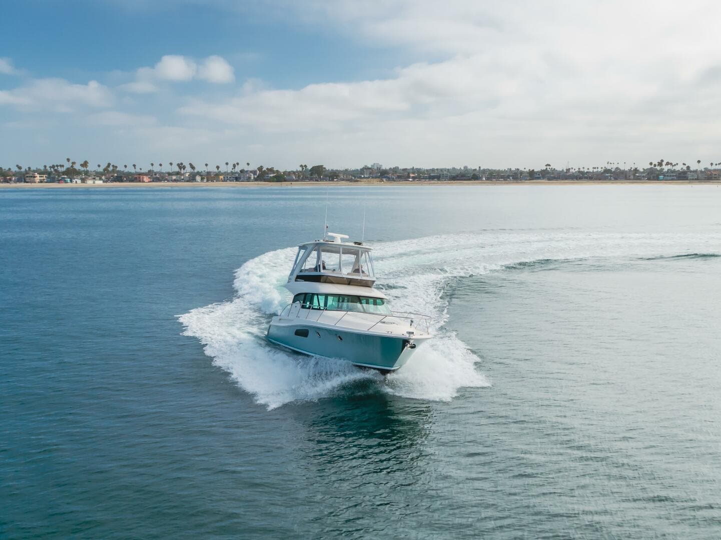 2018 Tiara Yachts F44 Flybridge — photo 38