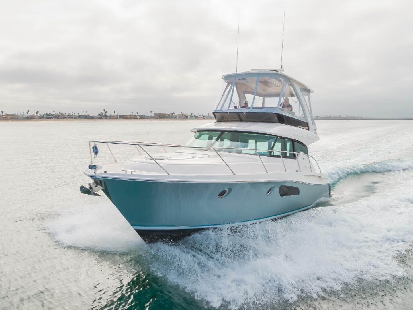 2018 Tiara Yachts F44 Flybridge — photo 37