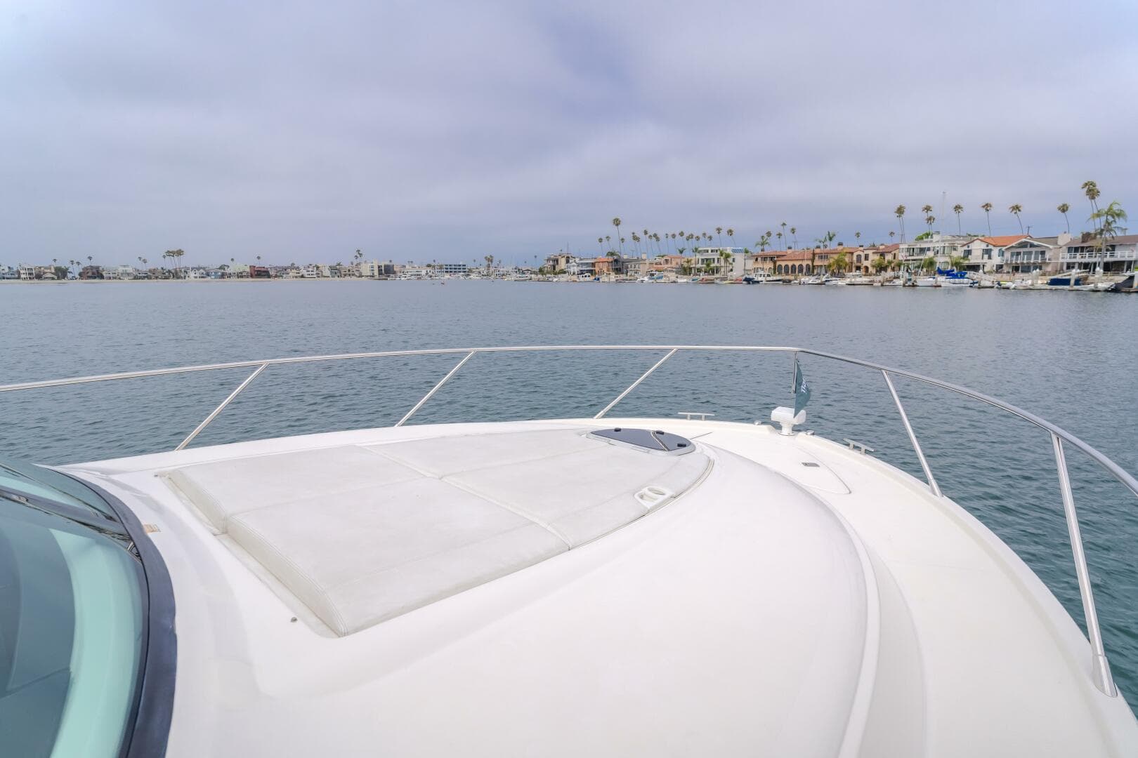 2018 Tiara Yachts F44 Flybridge — photo 31