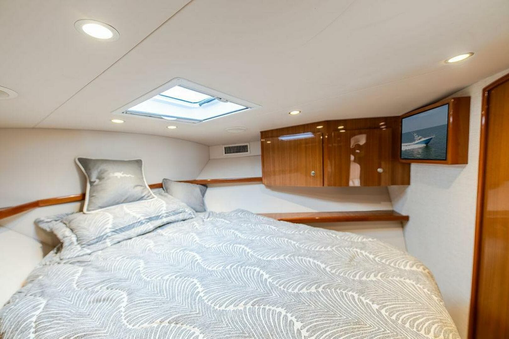 2018 Viking 44 Open — photo 12