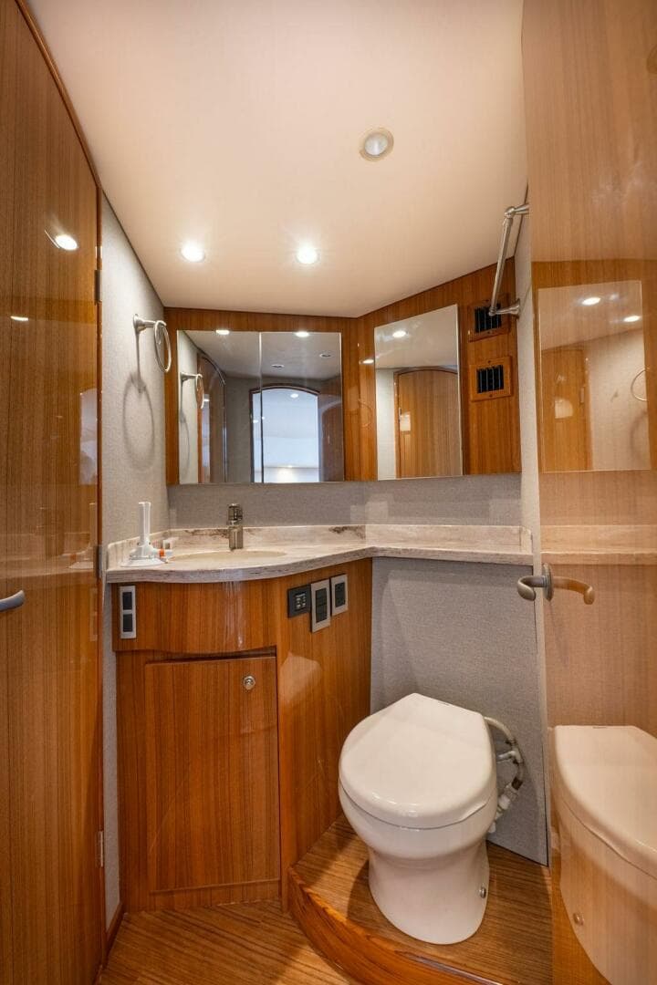 2018 Viking 44 Open — photo 15