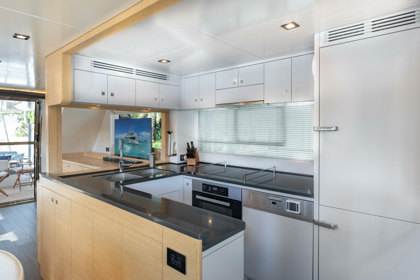 2020 Sirena 64 — photo 9