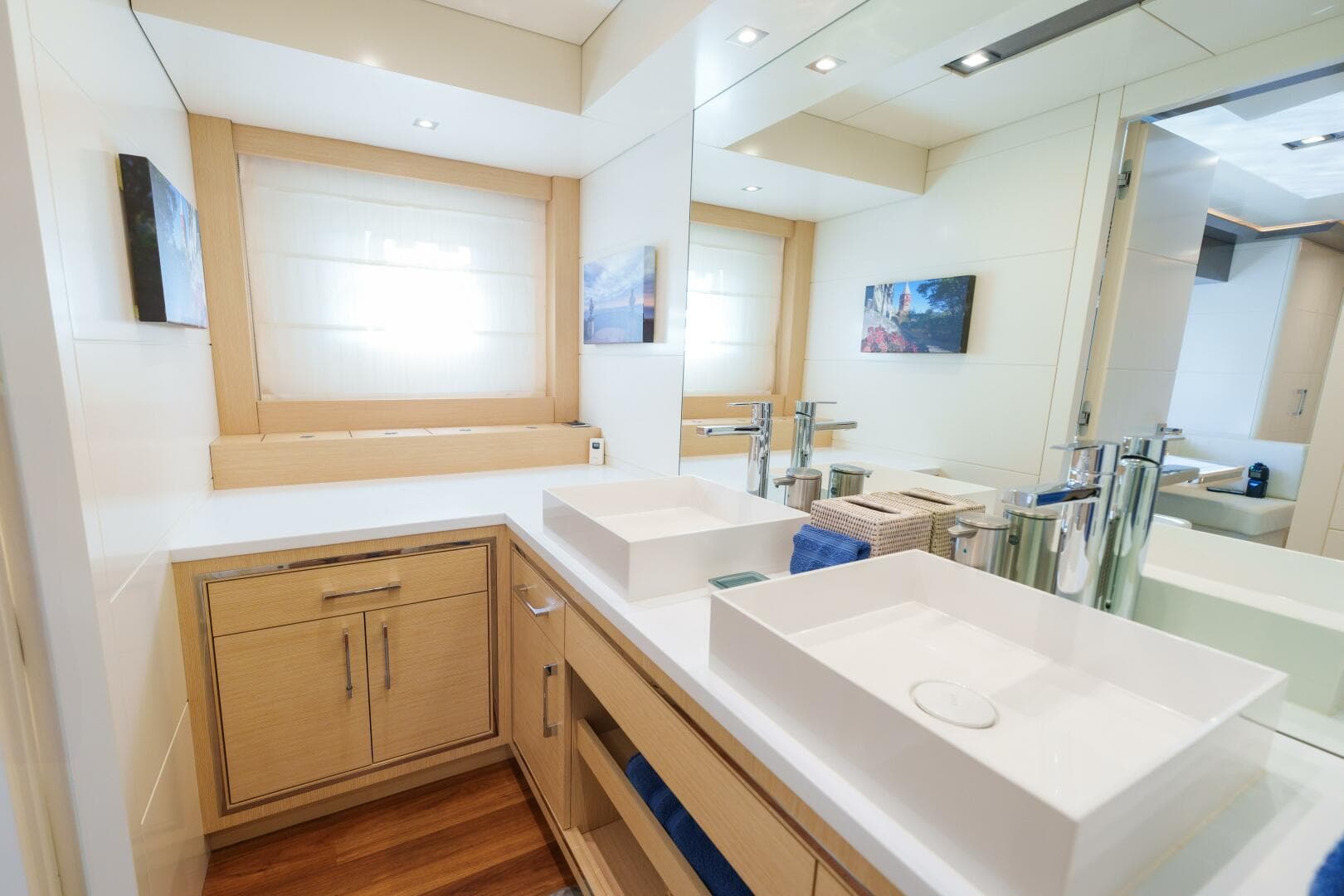 2020 Sirena 64 — photo 27