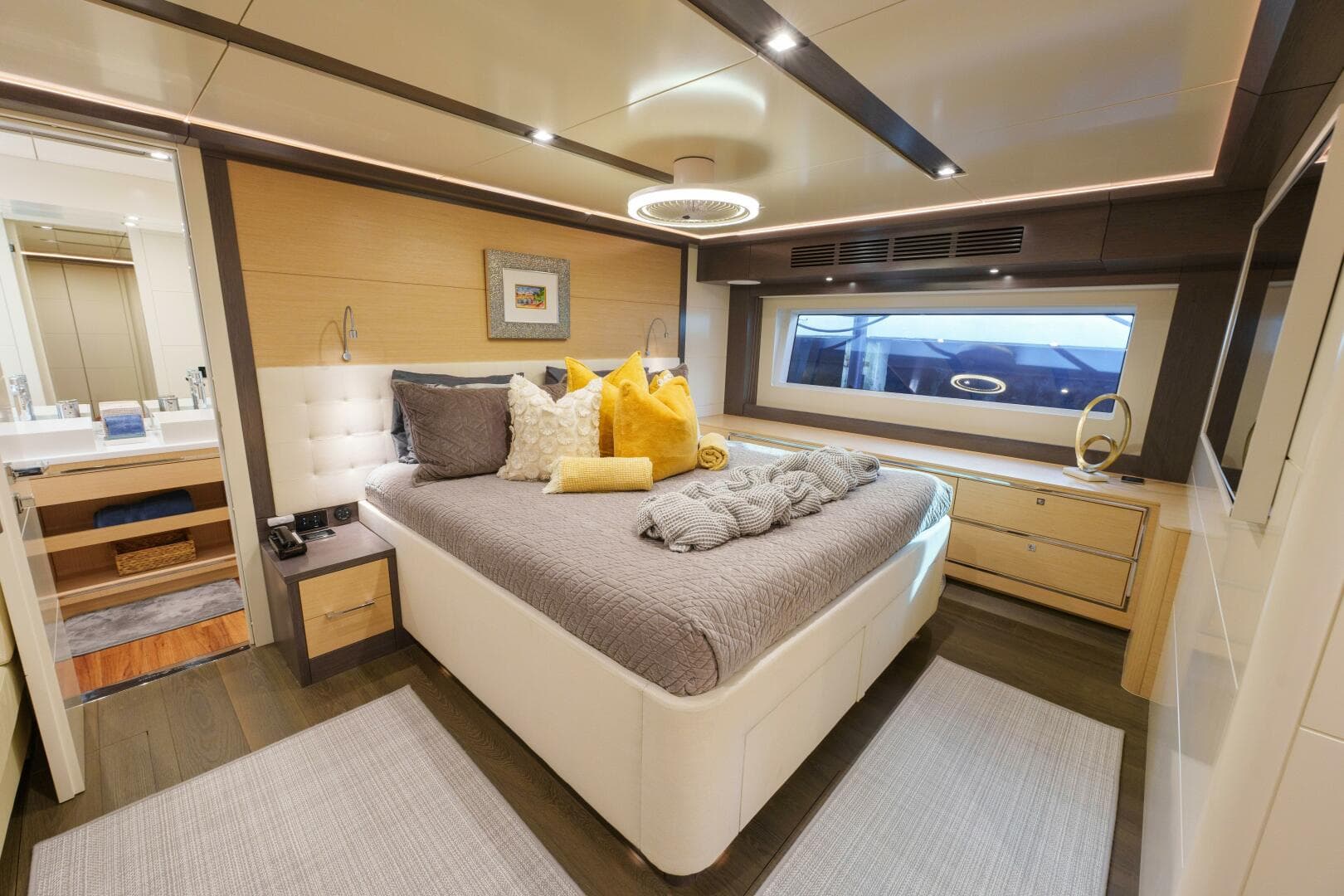 2020 Sirena 64 — photo 24