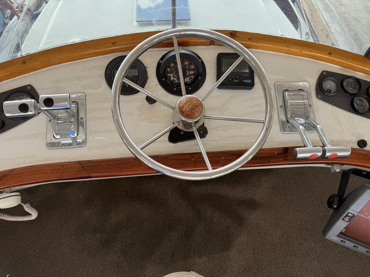 1984 Custom 38 Custom — photo 8