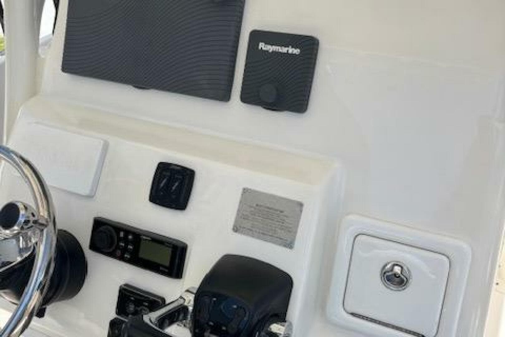 2018 Century 2600 Center Console — photo 10